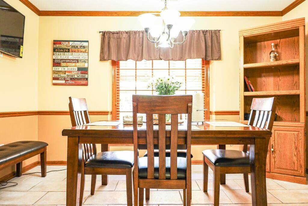 Comfortable And Pleasant 4 Bedroom Home Memphis Exterior photo